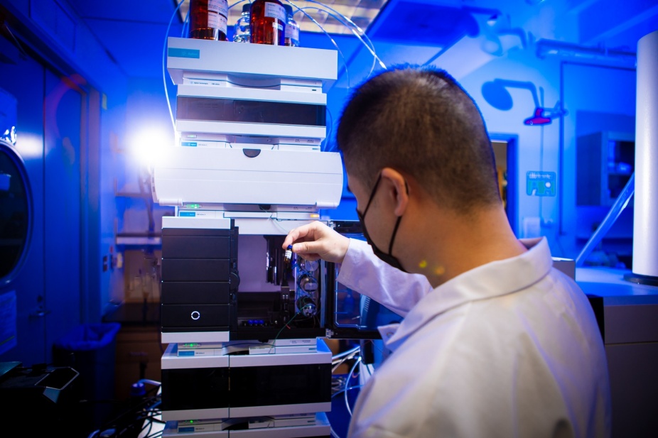 Zoom image: Yifang Yang is principal investigator for Transira Therapeutics&rsquo; new SBIR project. He is also a research scientist in the University at Buffalo Department of Chemistry. Credit: Douglas Levere / University at Buffalo 