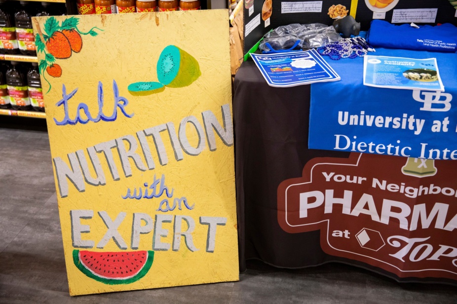 Sign at the Jefferson Avenue Tops grocery store that reads "Talk nutrition with an expert.". 